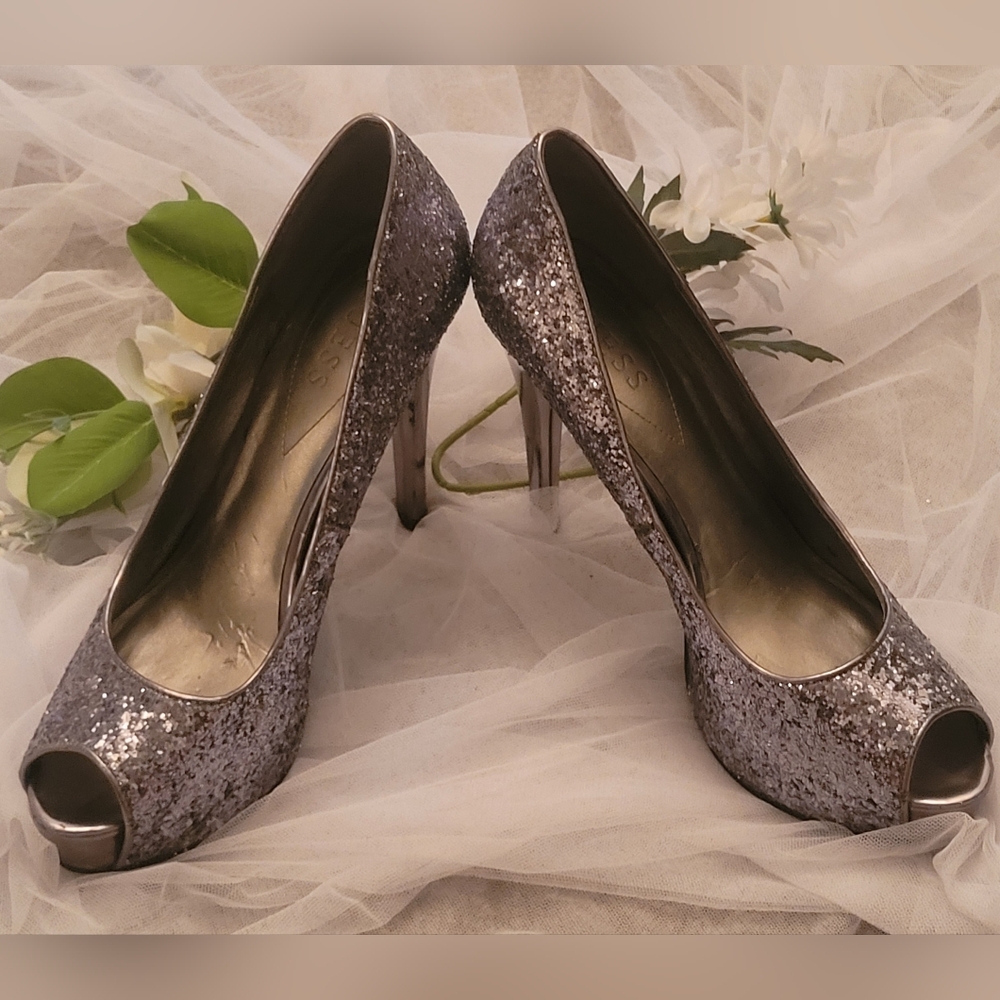 4/$25  GUESS Silver Glitter Heels Used
